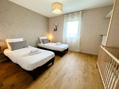 Un ou plusieurs lits dans un hébergement de l'établissement Gites-domainedupin, cottage Bain Nordique PRIVÉ