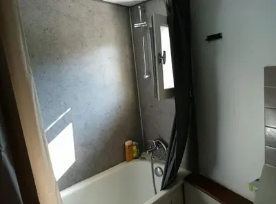 Salle de bains dans l'établissement L'Appart' Abri vélos - Bikes shelter
