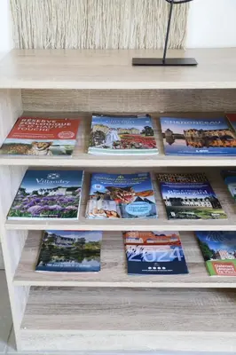 Bibliothèque dans la maison de vacances