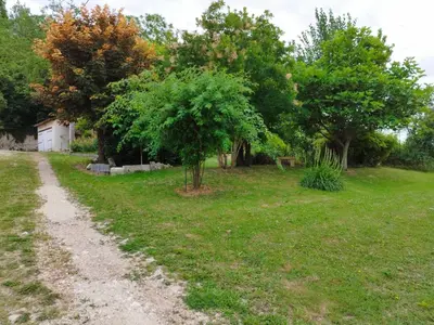 Jardin de l'établissement Les Ecureuils 4 / 6 personnes