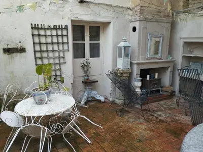 Balcon ou terrasse dans l'établissement The Enchanted Cottage Taizé 79100 Deux-Sevres