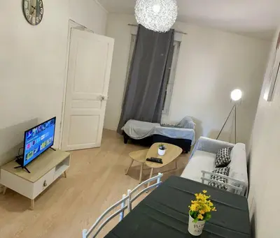 Télévision ou salle de divertissement dans l'établissement Apartment T2 Le Mans TGV Station