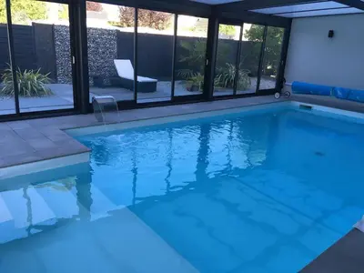 Piscine de l'établissement chambre d'hote dans villa avec piscine ou située à proximité