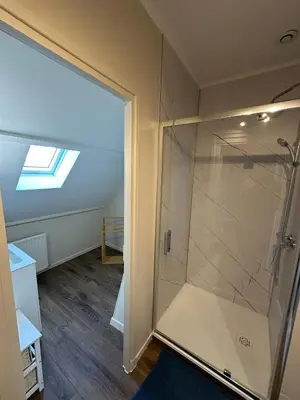 Salle de bains dans l'établissement LES PINS - 24 Heures du Mans