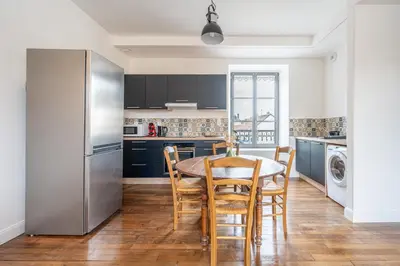 Cuisine ou kitchenette dans l'établissement Duplex et Studio Saint Martin Le Beau