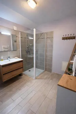 Salle de bains dans l'établissement Les Clématites de Saint-Aignan 4p, 7 min du Zoo