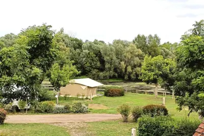 Jardin de l'établissement Gîte du petit ruisseau 6,5km du zoo