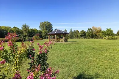 Jardin de l'établissement Gîte du petit ruisseau 6,5km du zoo