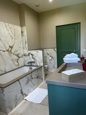 Salle de bains dans l'établissement La Parenthèse Fléchoise, Chambre Armand