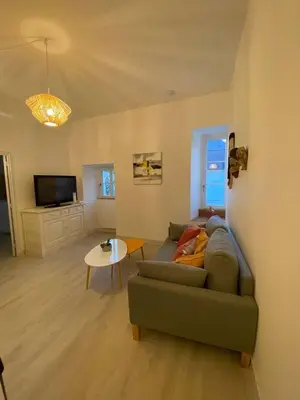Télévision ou salle de divertissement dans l'établissement Appartement Cosy avec vue sur le château