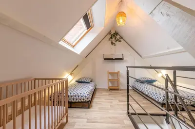 Un ou plusieurs lits dans un hébergement de l'établissement Appartement duplex rénové vue sur la Loire
