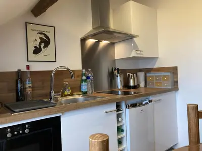 Cuisine ou kitchenette dans l'établissement Un séjour royal au calme