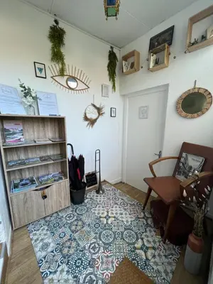 Coin salon dans l'établissement Le duo des Garennes - Entre confort & indépendance - Cour extérieure en centre ville de Blois