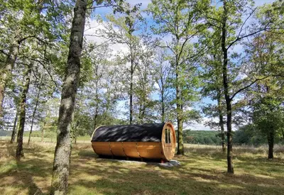 Paysage naturel près de la tente de luxe