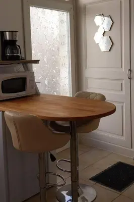Cuisine ou kitchenette dans l'établissement Cocon calme, 2 pièces Tours proche bord de Loire