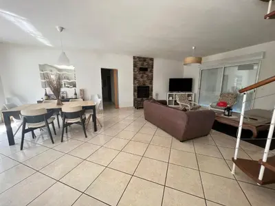 Coin salon dans l'établissement Maison de vacances