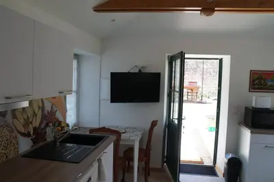 Télévision ou salle de divertissement dans l'établissement Gîte Pétronille - pied à terre dans le saumurois