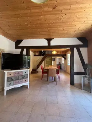 Télévision ou salle de divertissement dans l'établissement Le petit Verdun