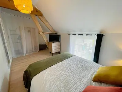 Un ou plusieurs lits dans un hébergement de l'établissement Gîte à Luzillé avec jardin privé et climatisation - FR-1-381-532