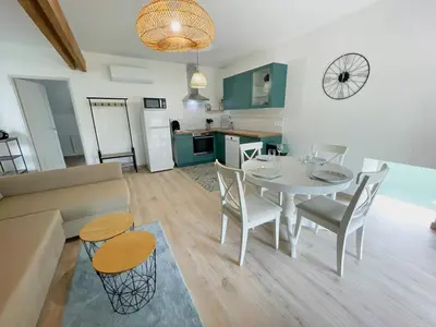 Cuisine ou kitchenette dans l'établissement Gîte à Luzillé avec jardin privé et climatisation - FR-1-381-532