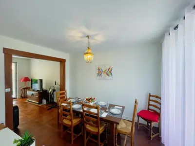 Coin salon dans l'établissement Gîte lumineux au cœur de Touraine, parking privé, Wi-Fi, 3 chambres - FR-1-381-539