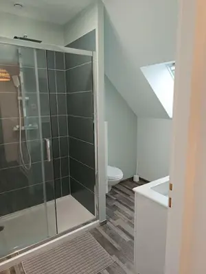 Salle de bains dans l'établissement Maison circuit des 24h