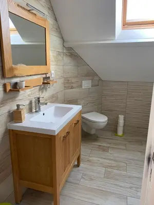 Salle de bains dans l'établissement Chambre proche circuit