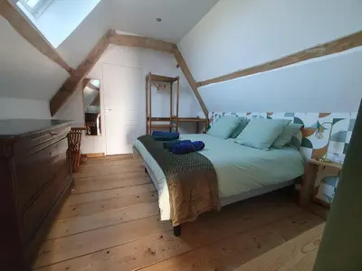 Un ou plusieurs lits dans un hébergement de l'établissement de la salle gite 8 personnes à la campagne avec jacuzzi 4 chambres 3 WC