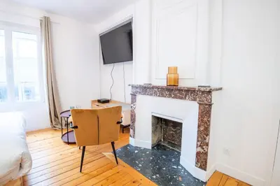Télévision ou salle de divertissement dans l'établissement Le Petit Amandier - Tours