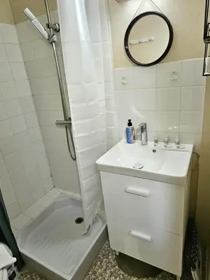 Salle de bains dans l'établissement studio centre-ville agréable