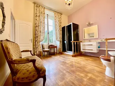 Coin salon dans l'établissement Château La Bainerie