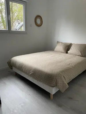 Un ou plusieurs lits dans un hébergement de l'établissement Les Chalets du Mancel - Chalet Sangria - 500 m Bouleries Jump , 10 min du circuit des 24h