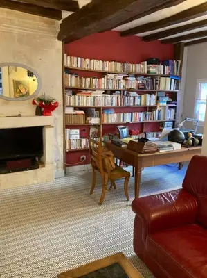 Bibliothèque dans la maison de vacances