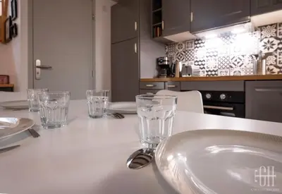 Cuisine ou kitchenette dans l'établissement Le Corail /100m Gare