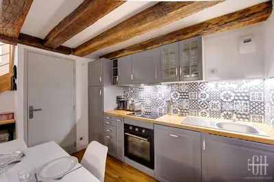 Cuisine ou kitchenette dans l'établissement Le Corail /100m Gare
