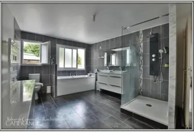 Salle de bains dans l'établissement Maison familiale 11 personnes