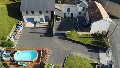 Piscine de l'établissement Gîte Ruelle aux Vaches - Avec piscine partagée ou située à proximité