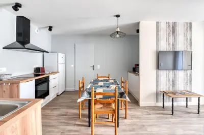 Cuisine ou kitchenette dans l'établissement Gîte du Thouet - Appt avec piscine partagée