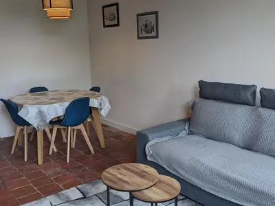 Coin salon dans l'établissement Gîte charmant proche des Châteaux de la Loire avec jardin privatif et parking. - FR-1-410-426