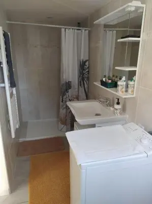 Salle de bains dans l'établissement Gîte Au Calme d'un Tilleul