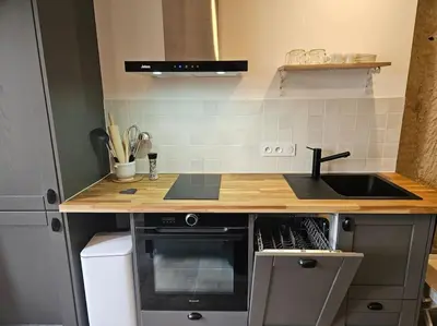 Cuisine ou kitchenette dans l'établissement Charmante maison troglodyte Loire Valley