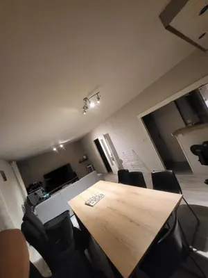 Cuisine ou kitchenette dans l'établissement chambre neuve dans un logement partager a 10 minute du circuit