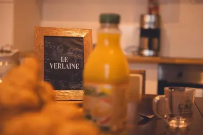 Boissons dans l'établissement Le Verlaine, T4 en triplex