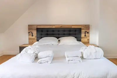 Un ou plusieurs lits dans un hébergement de l'établissement La Bulle Détente : Maison avec Jacuzzi et Sauna