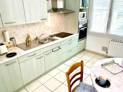 Cuisine ou kitchenette dans l'établissement Maison 3 ch. Garage, jardin, 10 min circuit