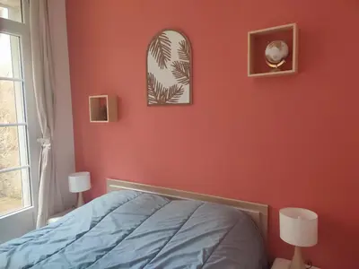 Un ou plusieurs lits dans un hébergement de l'établissement Appart chaleureux avec terrasse