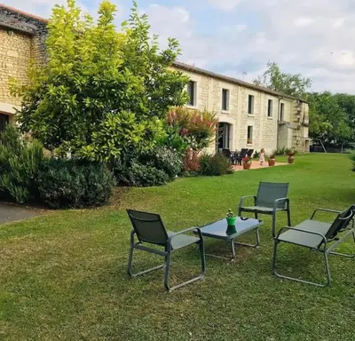 Jardin de l'établissement Gîte AU BOOM COEUR forfait Spa et Petit déjeuner inclus