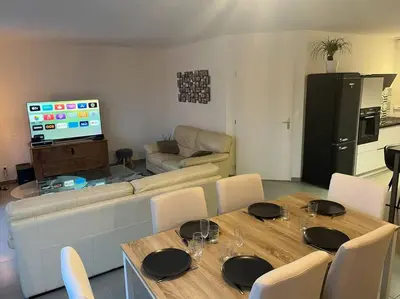 Cuisine ou kitchenette dans l'établissement La Villa Coquette