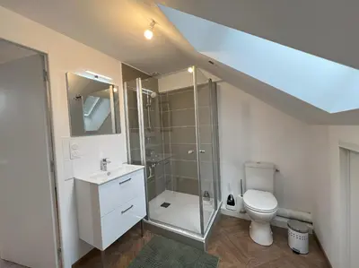 Salle de bains dans l'établissement Le studio de Mamy Jacquotte Centre Cour-Cheverny