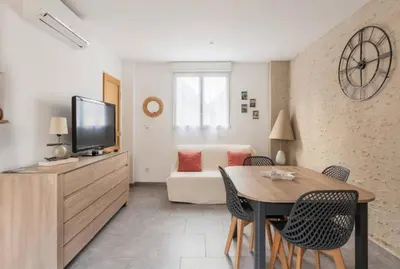 Télévision ou salle de divertissement dans l'établissement Gîte Le Clos Controis